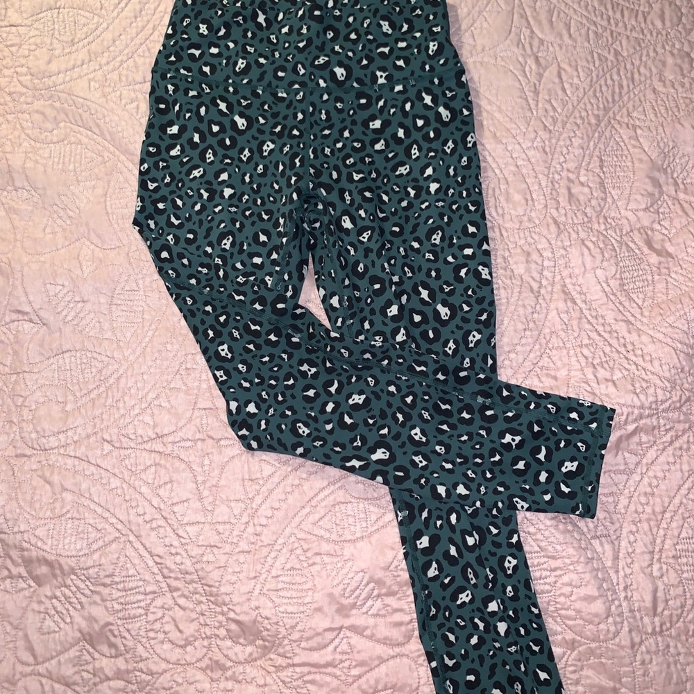 Fabletics crop leggings